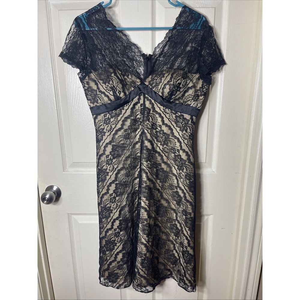 White House Black Market WHBM Dress Size 8 Black And Gold Lace Cocktail Party